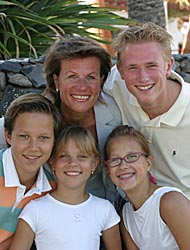 Kieferorthopdin Dr. Wemhner-Budde mit ihren Kindern